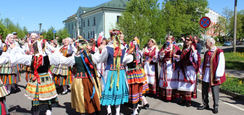 На Празднике улицы Варшавас пела «Купалинка»