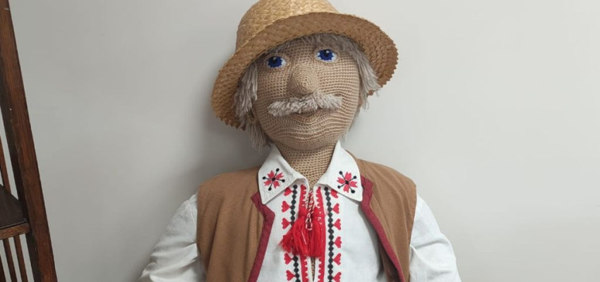 Baltkrievu leļļu izstāde Daugavpilī atklāj tautas tradīciju burvību