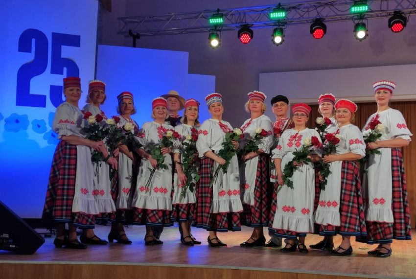 Танцевальный ансамбль «Лянок» отметил 25-летие ярким концертом