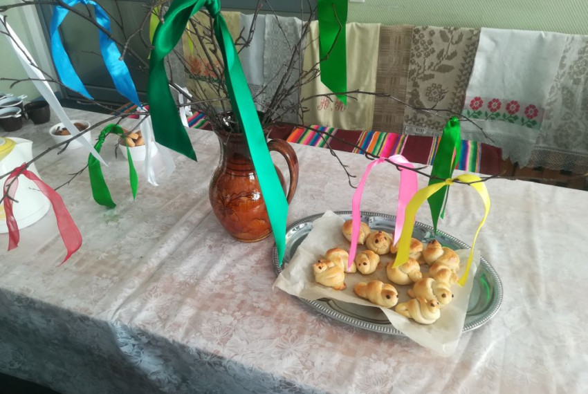 Baltkrievu skolas skolēni piesauca pavasari!