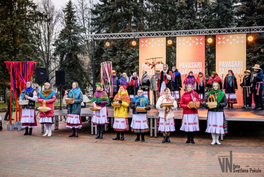 Tautas svētkos demonstrēja baltkrievu Masļankas tradīcijas 