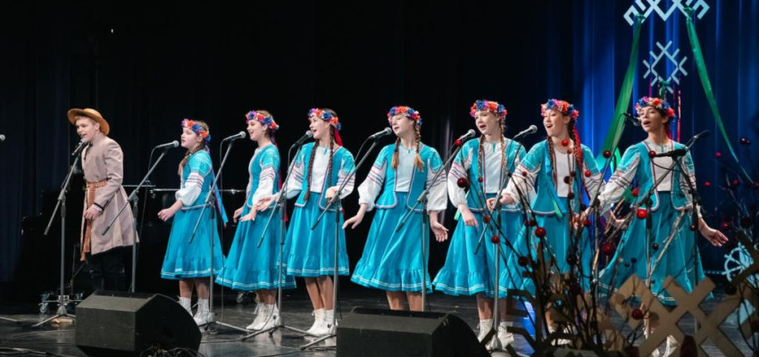 Bērnu studija “Skārbnīca” atklāja XII Tautas dziesmu festivālu Līvānos