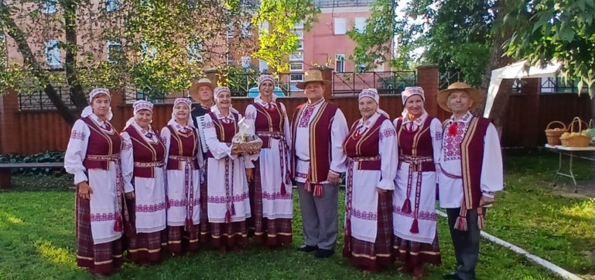 «Купалинка» пела на празднике Спаса в Центре русской культуры