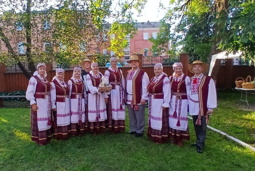 «Купалинка» пела на празднике Спаса в Центре русской культуры