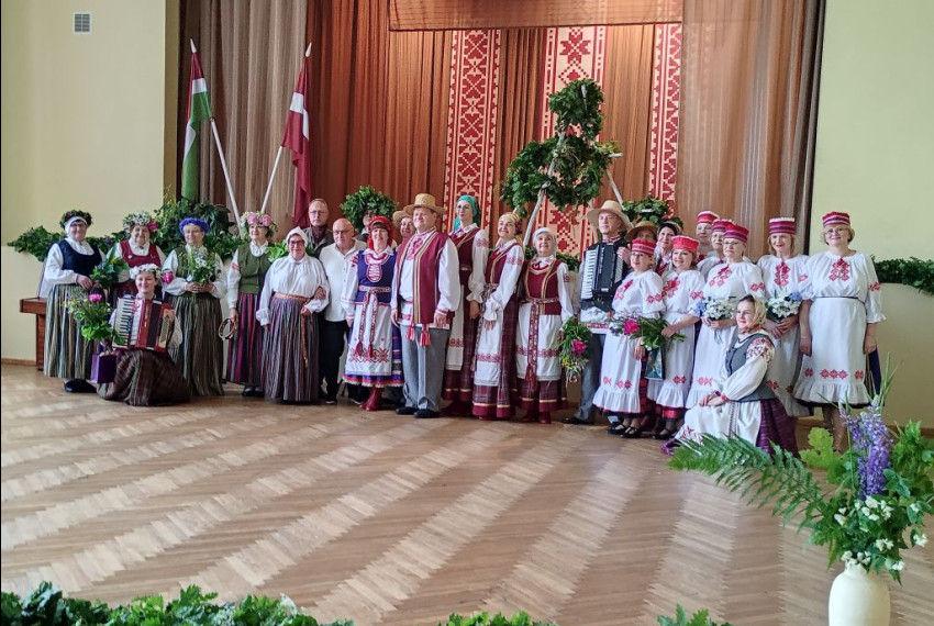 Ансамбли «Купалинка» и «Лянок» лиговали в Эглайне
