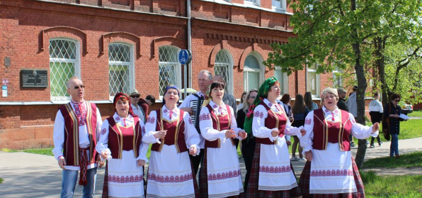 На улице Варшавас звучали задорные белорусские песни