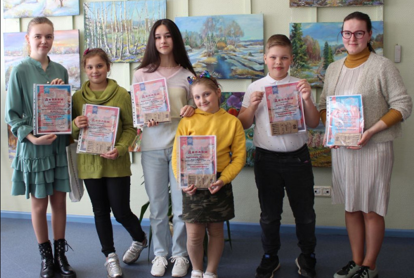 Bērnu studijas “Skārbnīca” dalībnieki zīmēja baltkrievu tautas pasakas