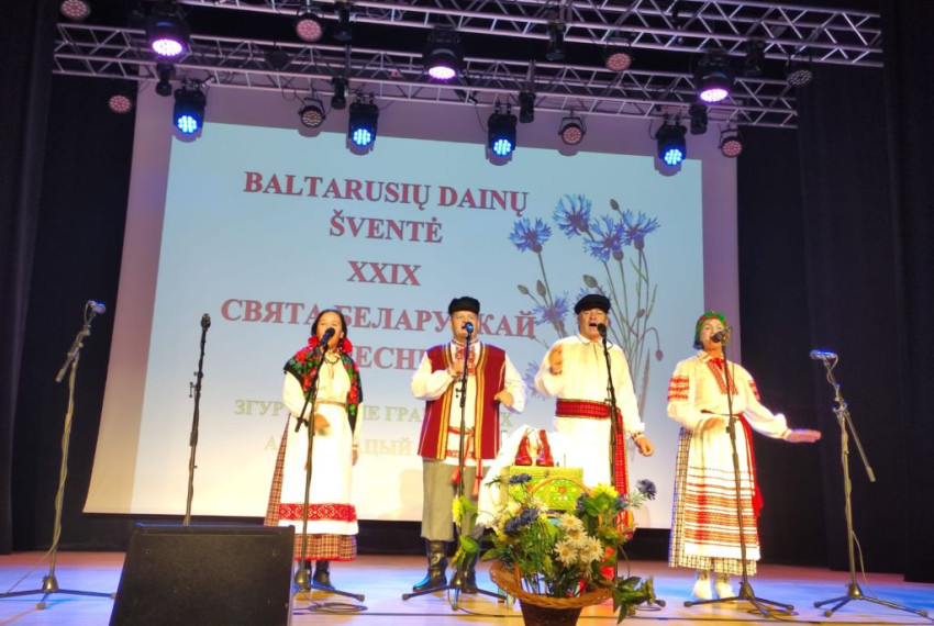 «Паулинка» выступила на празднике белорусской песни в Литве
