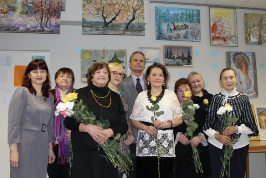 Зімовыя карункі ў Беларускім доме зайгралі яркімі фарбамі